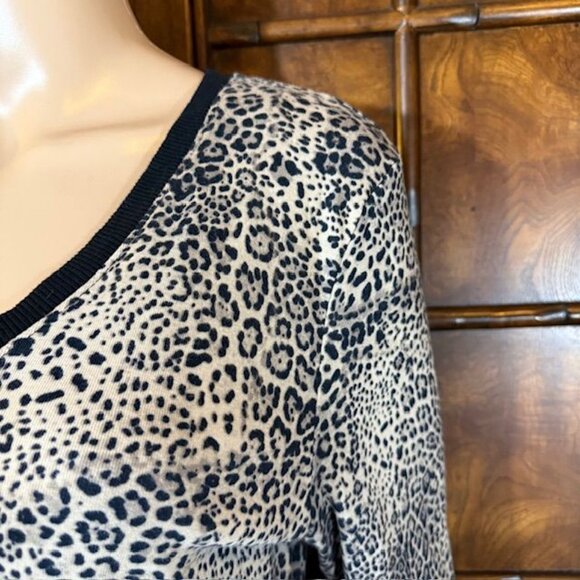 NWOT Jones New York Cotton Couture Leopard Black Tipped Vneck Top - Picture 9 of 16